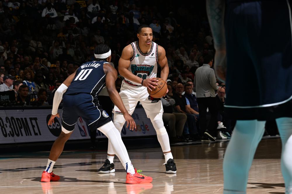 她正在向全 她正在向全